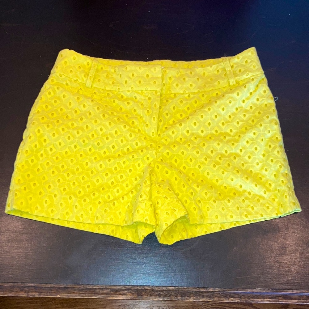 Loft the Rivera shorts yellow embroidered eyelet classic cut sz 2 GUC
